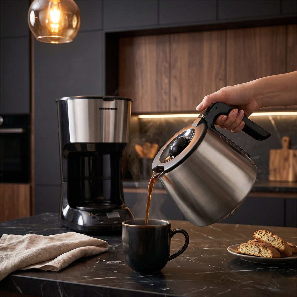 Heinner Armoure Filter Koffiezetapparaat met Timer – 1,25 L – 750W – LCD-display – Programmeerbaar – Druppelstop – Warmhoudfunctie – Automatische Uitschakeling – Zwart (8)