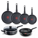 Tefal Easy Cook & Clean pannenset met vier zwarte koekenpannen van verschillende grootte en twee kookpannen met glazen d