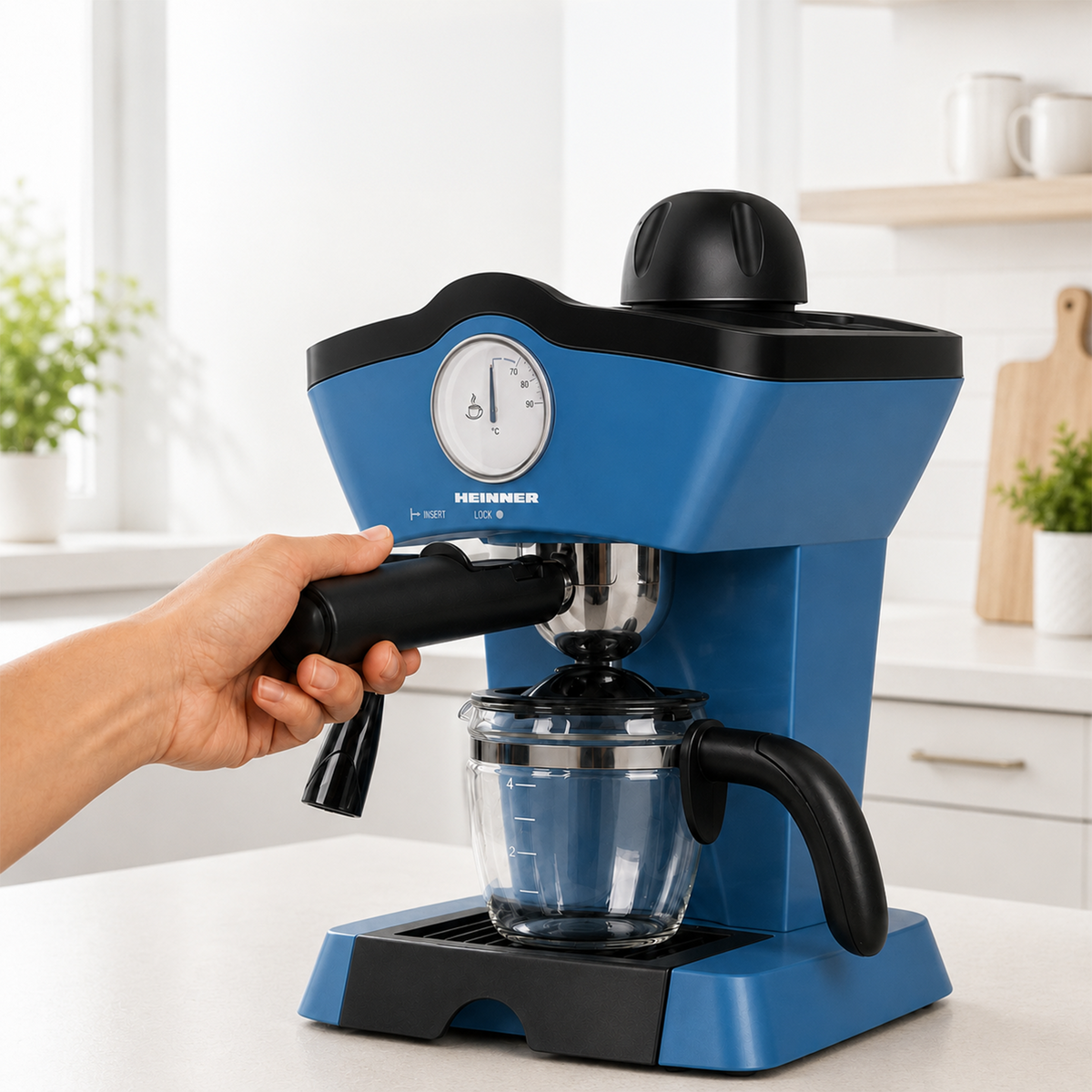 Heinner Charm HEM-200BL Handmatige Espressomachine – 800 W – 3,5 bar – Waterreservoir 250 ml – Voor Espresso en Cappuccino – Melkopschuimer – Frontthermometer – Blauw (8)