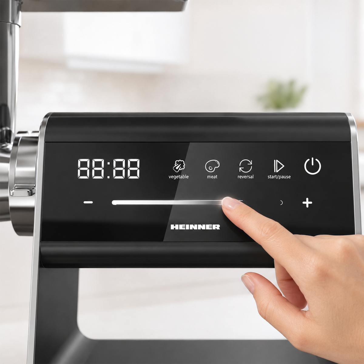 Heinner ExquisiteForce Vleesmolen 2500 W – DC-motor – Variabele Snelheid – Touchbediening – Planetair Tandwielsysteem – 2,5 kg/min – Reversefunctie – Roestvrij Staal (2)